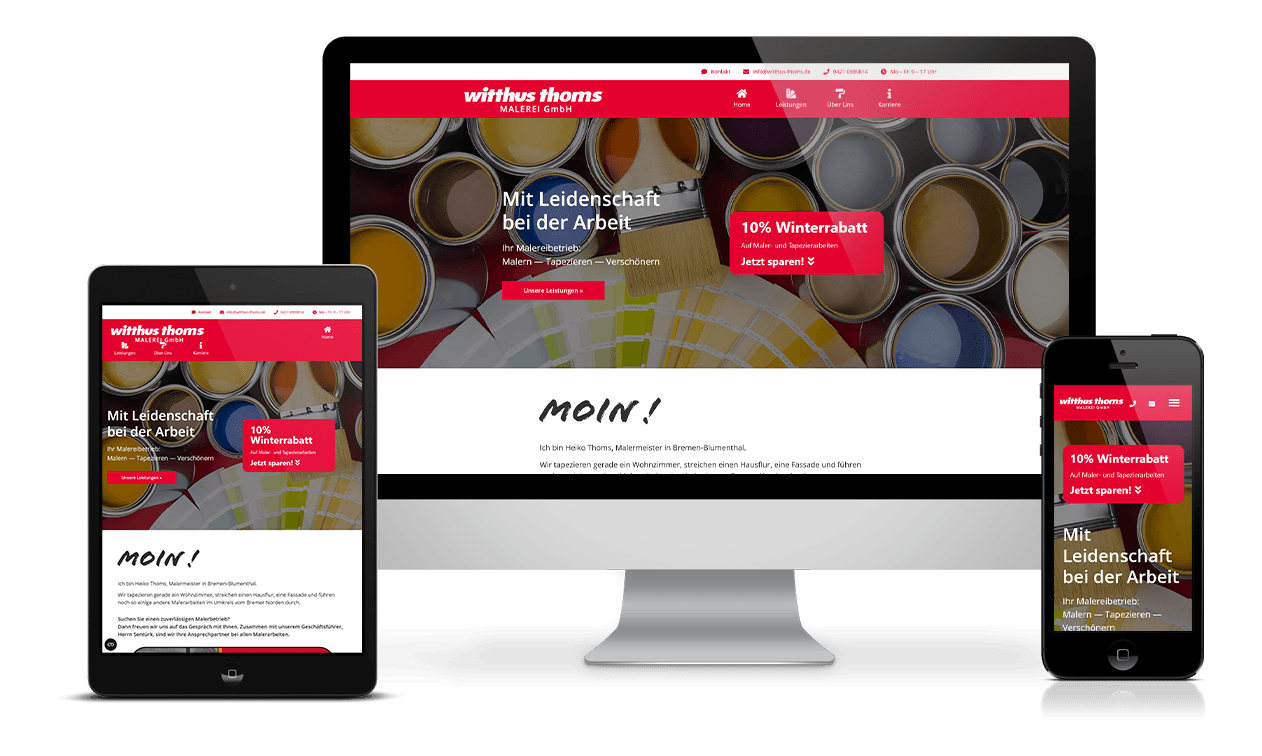 Referenz Witthus Thoms Website Das Bild zeigt einen Monitor, ein Tablet und ein Smartphone. Auf den Bildschirmen sieht man den Kopfbereich der Website von Witthus Thoms.